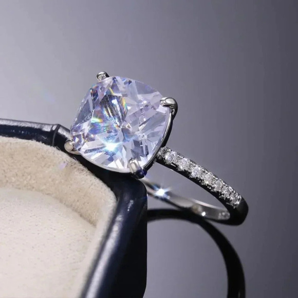 18K White Gold 4 Carat Solitaire Engagement Ring - Picture 7 of 10